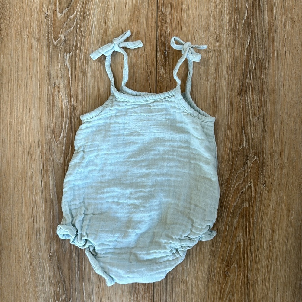 Baby Linen Bodysuit - Picture 3 of 3
